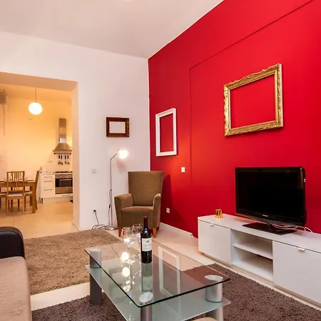 Lesser Town Suites Near Petrin Park Прага