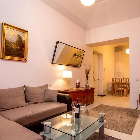 Lesser Town Suites Near Petrin Park *