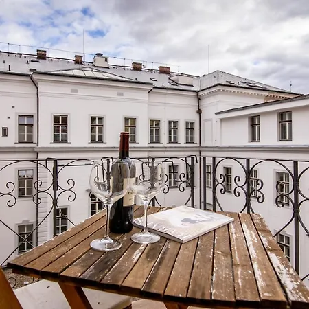 Lesser Town Suites Near Petrin Park *