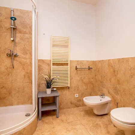 Lesser Town Suites Near Petrin Park Апартаменты