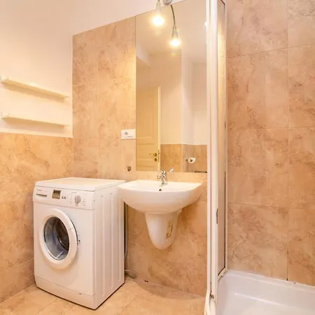 Lesser Town Suites Near Petrin Park Апартаменты Прага